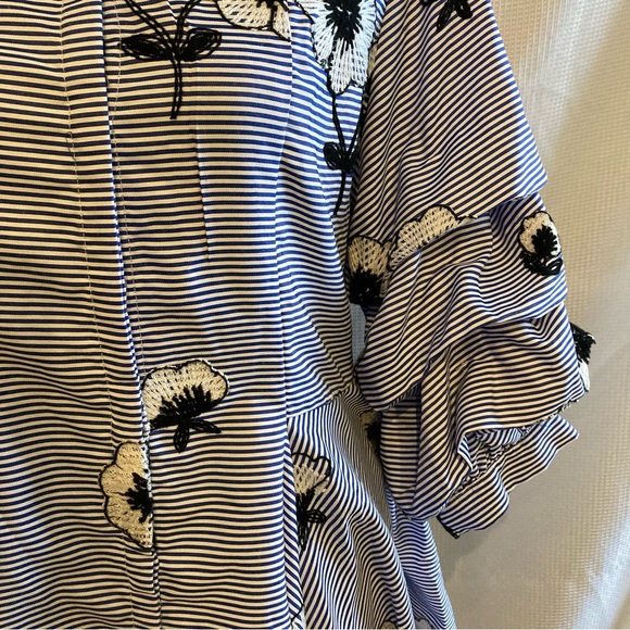 Gracia blue white embroidered ruffle asymmetric top size medium - Picture 3 of 11
